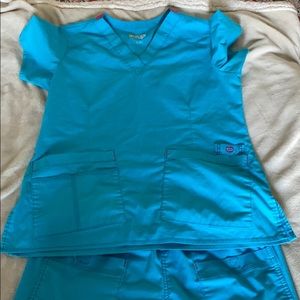 Wonder wink scrub set